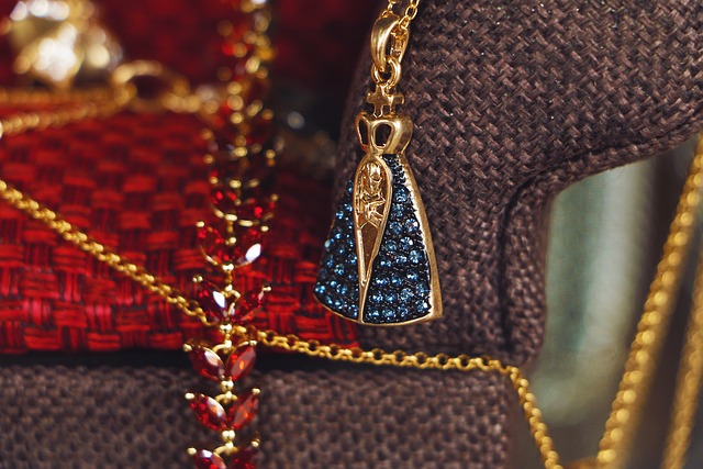 sparkle and shimmer with these jewelry tips